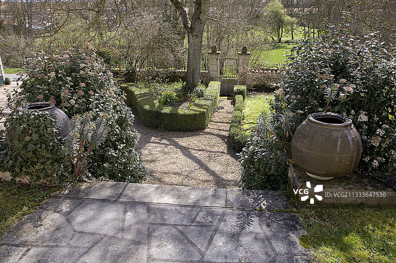 法国春季花园梯田图片素材