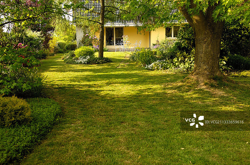 法国阿尔萨斯阿森花园的家和小路图片素材