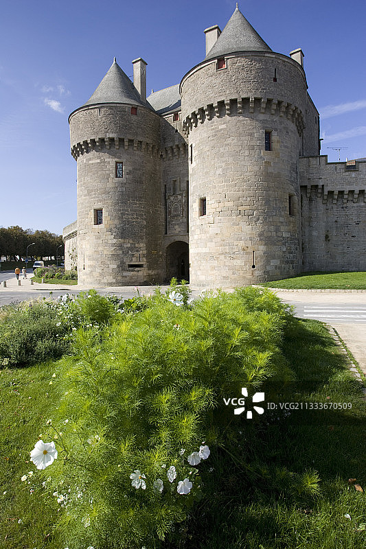 法国布列塔尼盖朗德圣米歇尔门双塔图片素材
