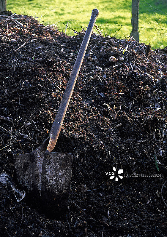 在法国乡村花园堆肥的作品图片素材