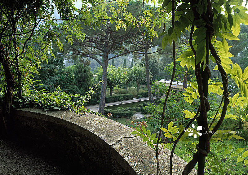 马多纳花园露台图片素材