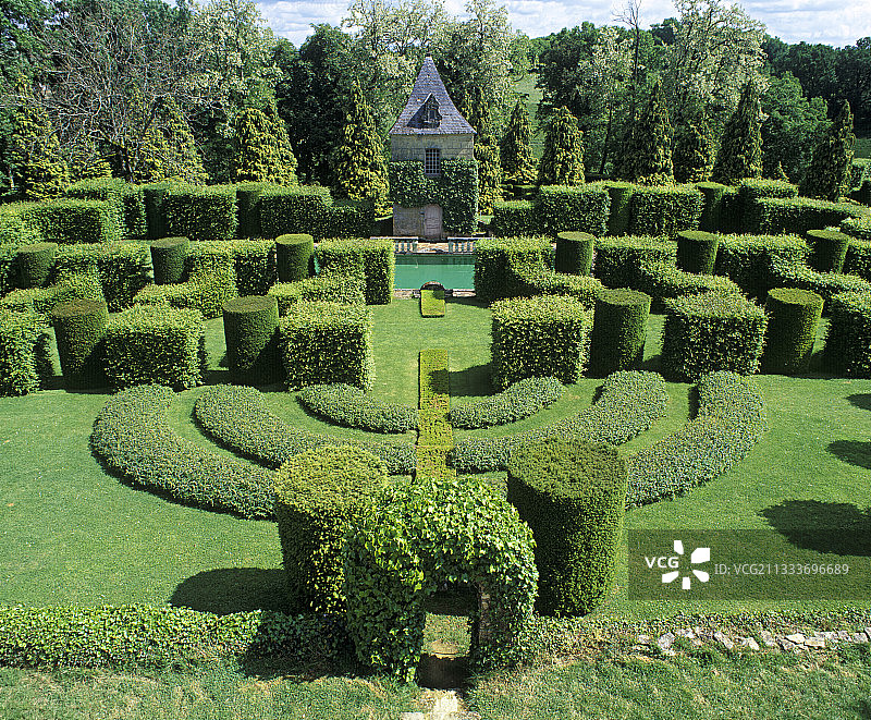 埃里尼亚克花园的黄杨树图片素材