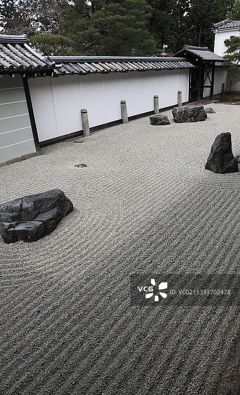 京都南禅寺佛教寺庙的禅宗花园图片素材