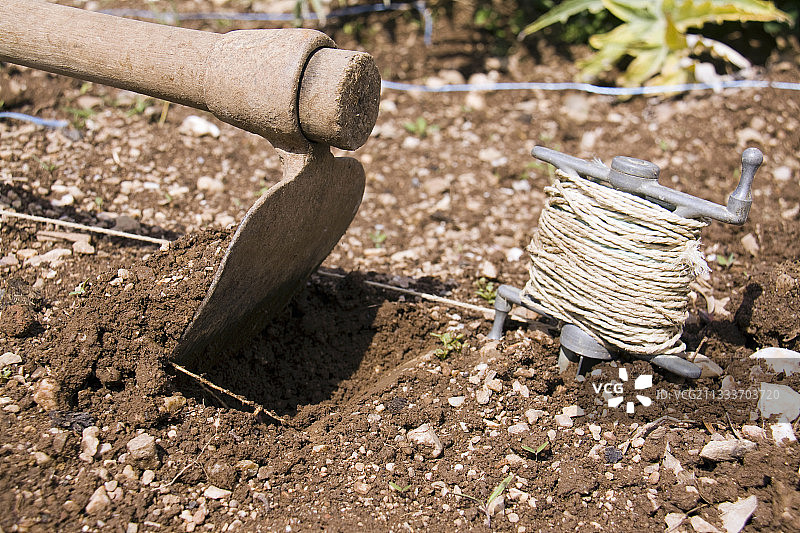 用于除草和备土的方铲图片素材
