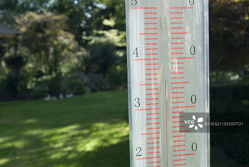 温度计显示35摄氏度图片素材