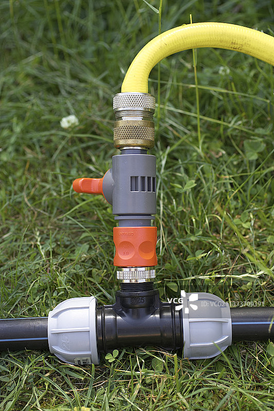 硬管PET连接带快速接头和截止阀的软管图片素材