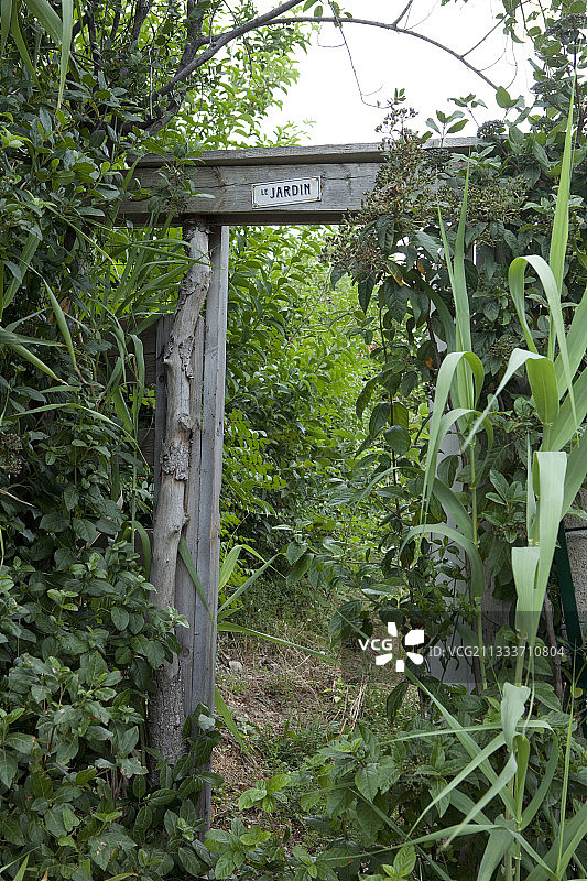 马赛阿伊加拉德夏季花园工人，法国图片素材