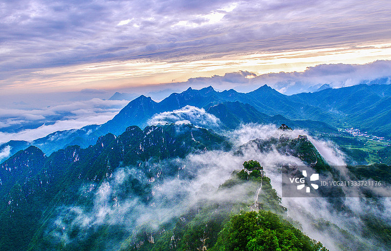 开天辟地图片素材