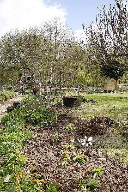 春季花园准备图片素材