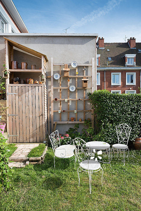 城市花园中的休息场所图片素材