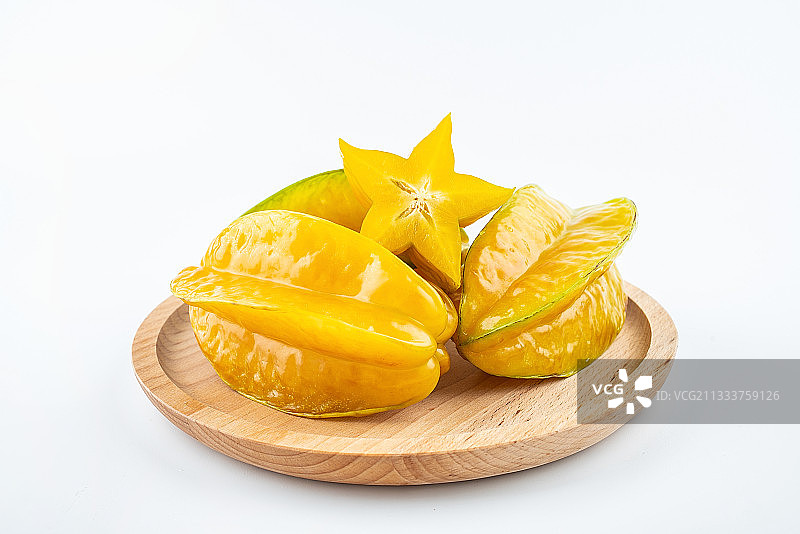 白背景上的新鲜水果杨桃和果肉切片图片素材
