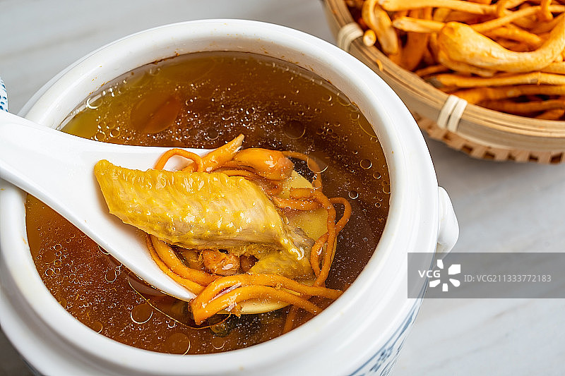 中国养生滋补汤虫草花炖鸡汤图片素材