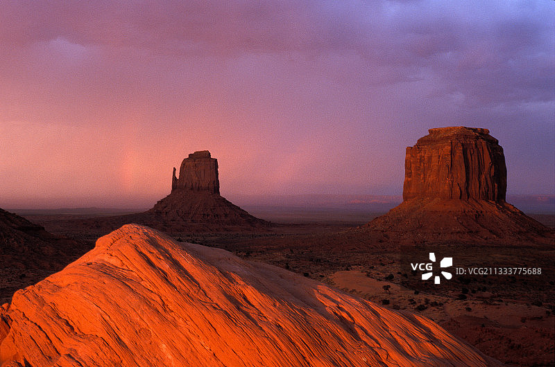 东手套和梅里克孤丘图片素材