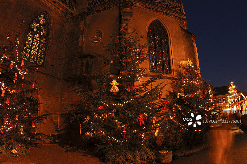 法国科尔马圣诞市场和教堂图片素材