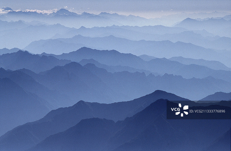 从罗莎峰顶眺望北阿尔卑斯山图片素材