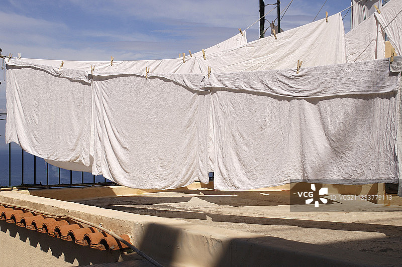 意大利卡普里岛晾晒亚麻布图片素材