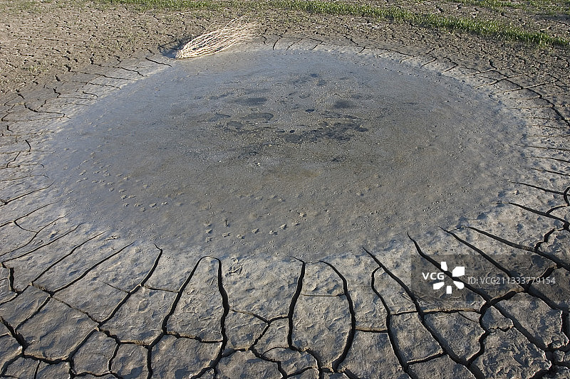 塞纳河口的泥裂图片素材