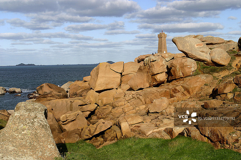 Ploumanac粉红色花岗岩海岸的前大灯和岩石图片素材