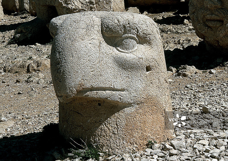 安条克墓葬群的鹰雕图片素材