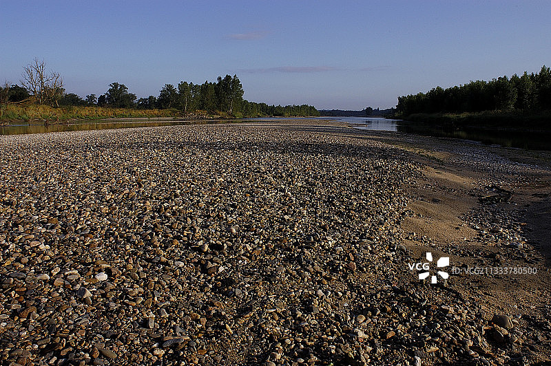 法国夏季干涸的阿列河图片素材