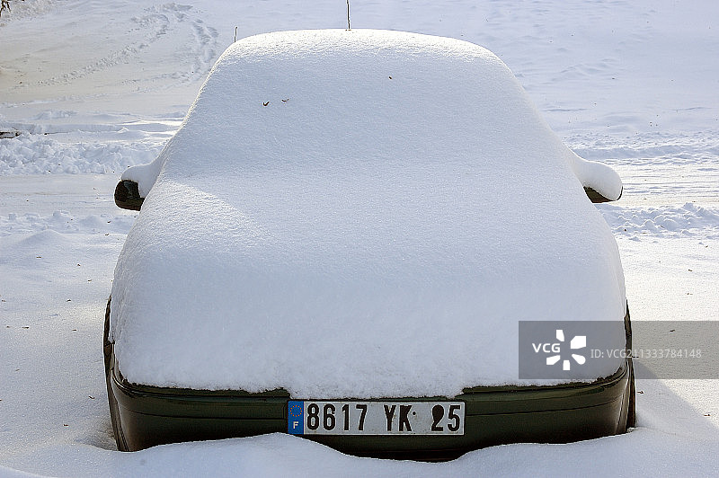 冬季杜布省被雪覆盖的传送带图片素材