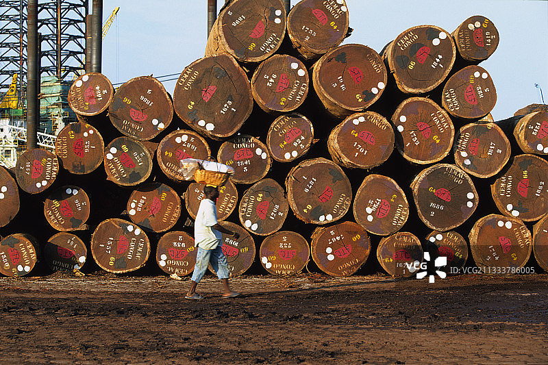 非洲中部的大部分木材由此港口转运：杜阿拉图片素材
