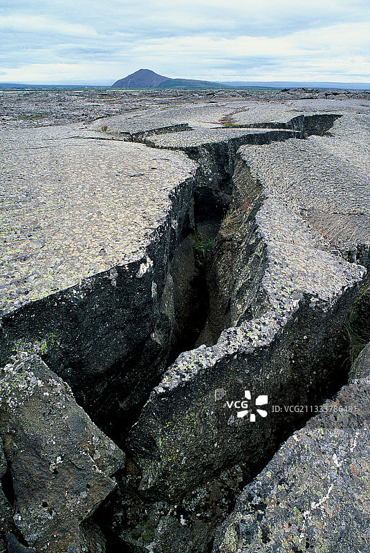 冰岛熔岩流的裂缝图片素材
