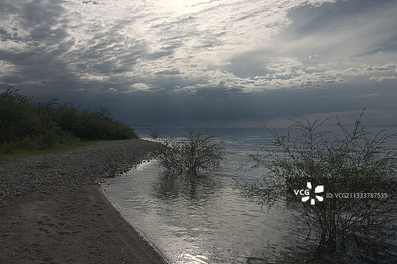 吉尔吉斯斯坦夏季伊塞克湖风光图片素材