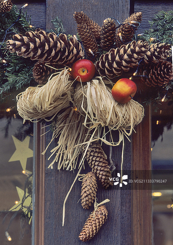 圣诞节装饰的窗户图片素材