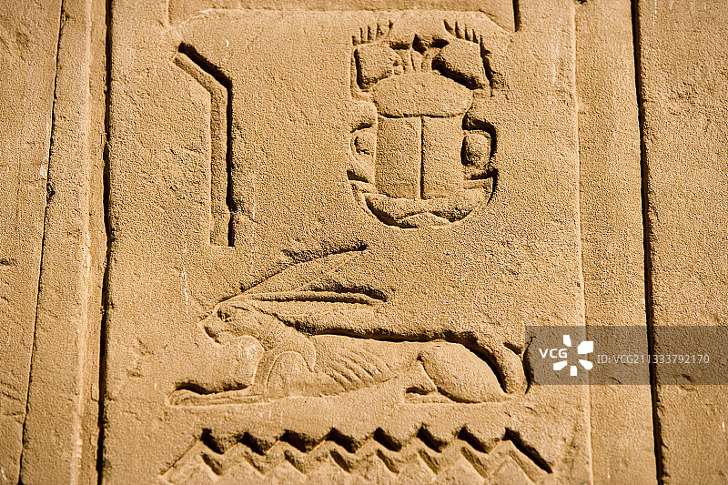 埃及埃德夫神庙的埃及动物寓言象形文字图片素材