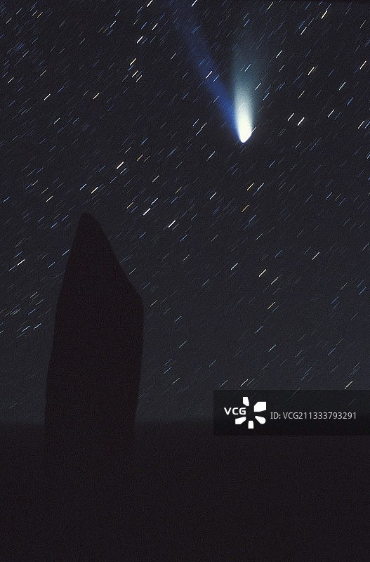 洛泽尔山巨石和海尔-波普彗星，法国图片素材