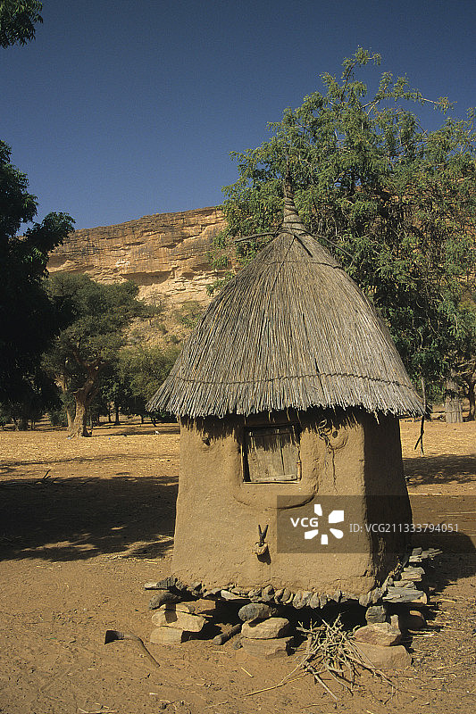 多贡：通往泰利村庄的多贡阁楼图片素材