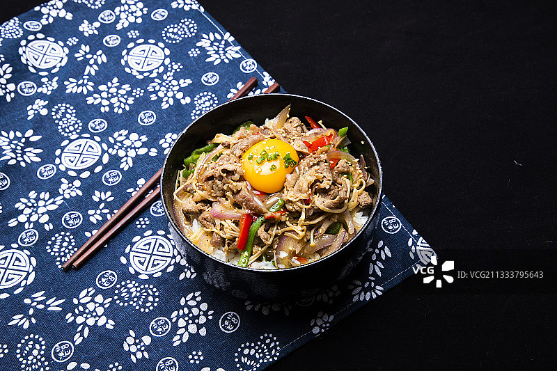 牛肉饭 拌饭 美食 餐饮 洋葱图片素材