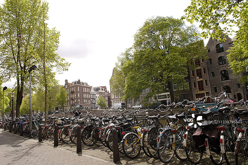 阿姆斯特丹的自行车停车场图片素材