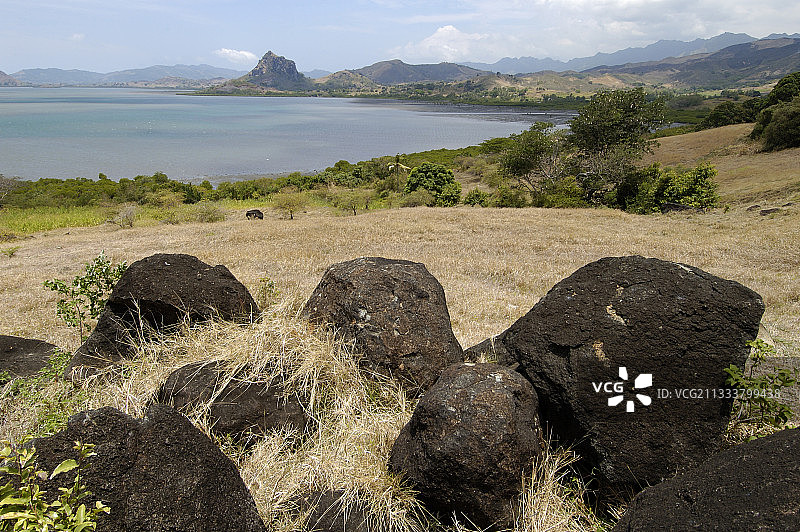 斐济维提岛北部沿海的岩石图片素材