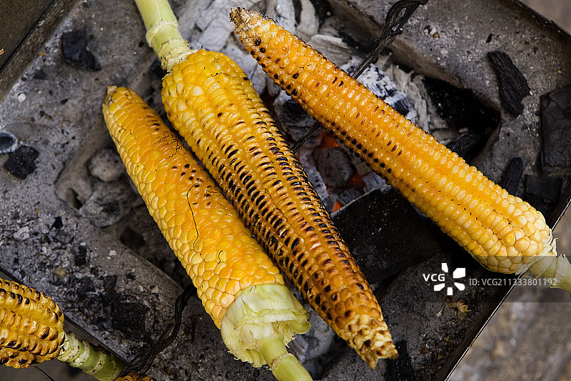 炭火烤玉米图片素材