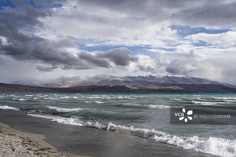 西藏阿里普兰县鬼湖拉昂措风光图片素材