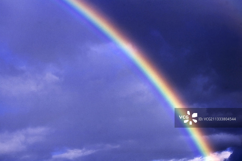 法国比热的阴天天空中的弧线图片素材