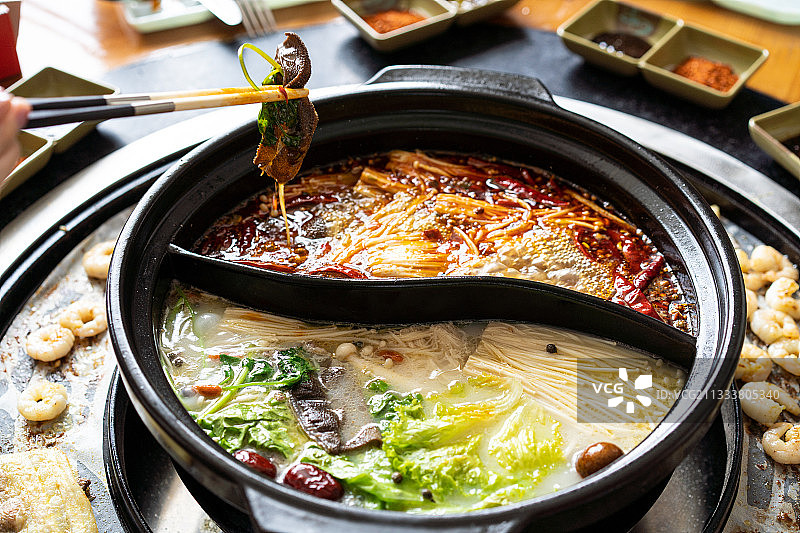 麻辣美味美食鸳鸯火锅图片素材