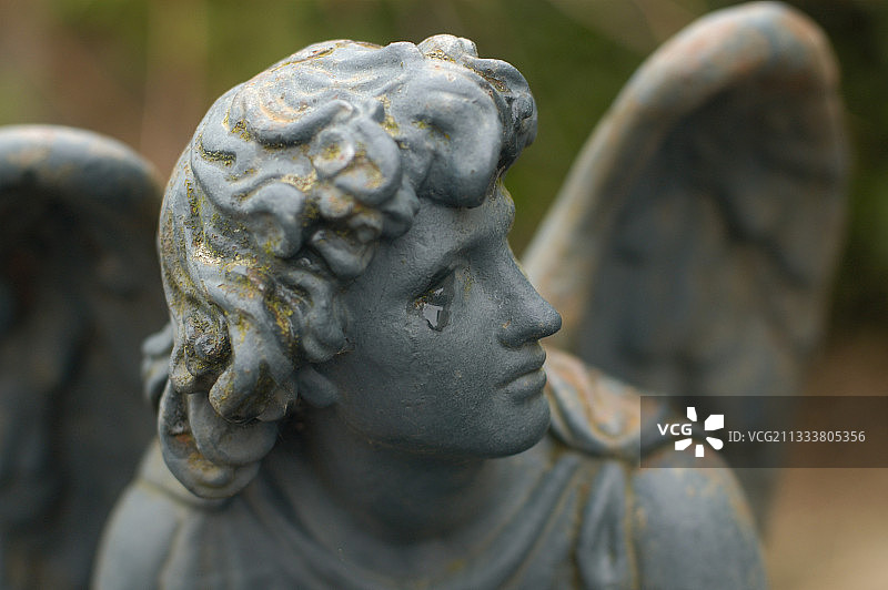 法国巴斯克地区墓地的天使图片素材