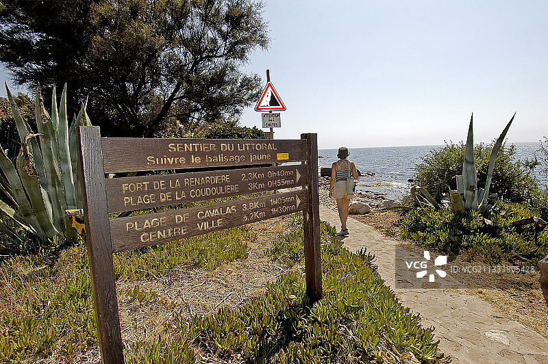 法国圣芒德里埃沿海公路上的面板图片素材