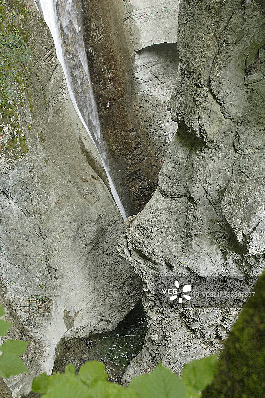 法国谢尔岩自然保护区的昂贡瀑布图片素材