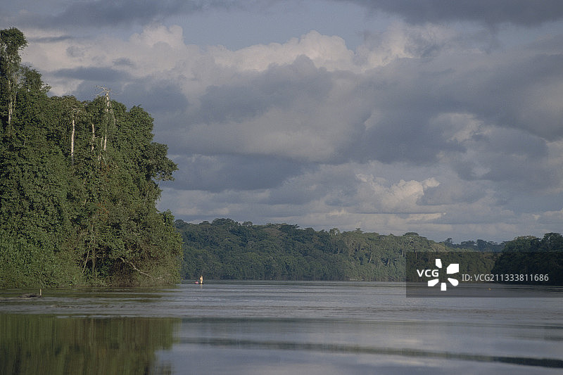 加蓬温克贝自然保护区的伊温多河图片素材