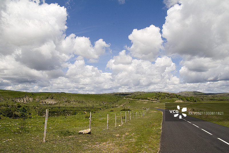 佩尔朱雷山口通往莫让高地的公路图片素材