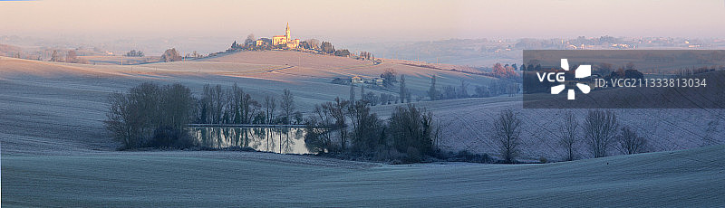 法国布拉齐耶及其周边村庄全景图片素材