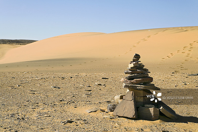 寻找图阿雷格人塔西利·纳杰尔，阿尔及利亚图片素材