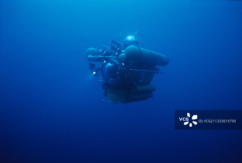 拉戈号潜艇在科摩罗腔棘鱼海域转弯图片素材