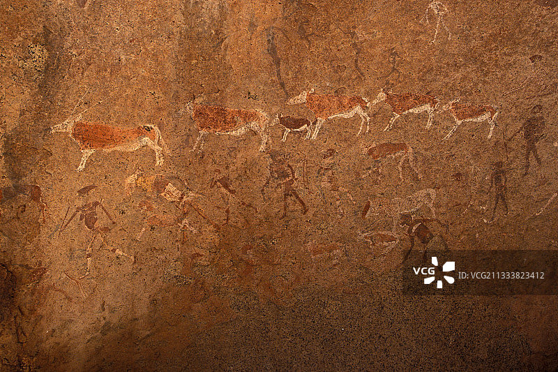 纳米比亚布兰德 berg 山脉的动物岩画图片素材