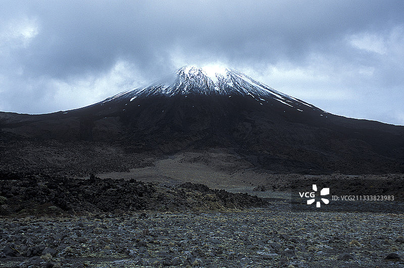 新西兰白雪覆盖的瑙鲁赫伊山图片素材