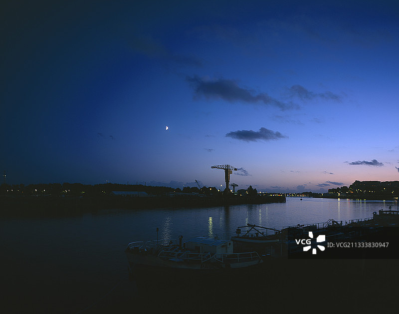 法国南布列塔尼南特港口黄昏暮光图片素材